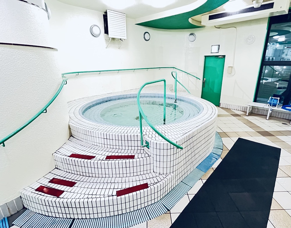 八尾店ジムフィットネスジャグジープール画像3