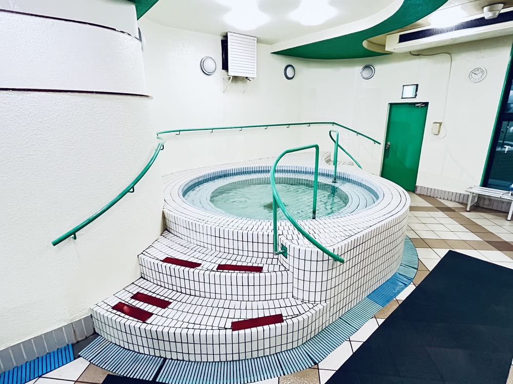 八尾店ジムフィットネスジャグジープール画像4